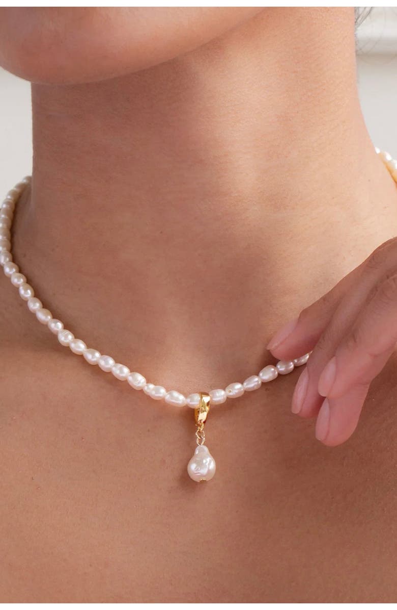 Bearfruit Jewelry Nacre Cultured Pearl Necklace with Teardrop Shaped Charm Pendant, Alternate, color, Gold