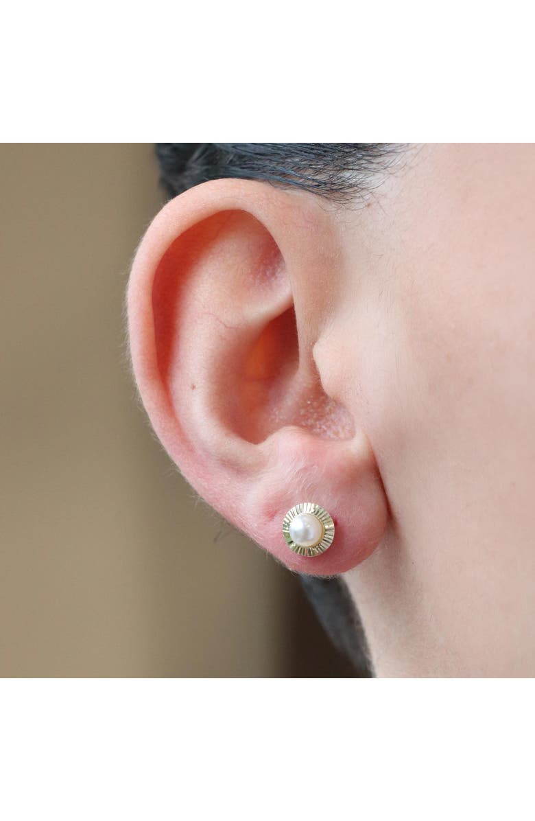 The Lovery Fine Jewelry Fluted Pearl Screw Back Stud Earrings, Alternate, color, Gold