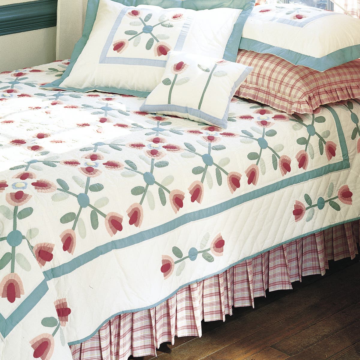 C&F Home Tulip Garden Quilt Collection - White, King