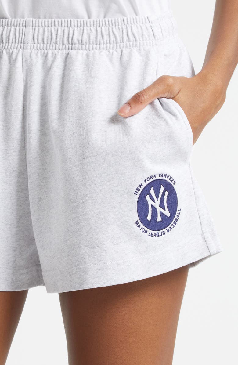 Sporty & Rich x '47 MLB New York Yankees World Series Disco Sweat Shorts, Alternate, color, Heather Gray