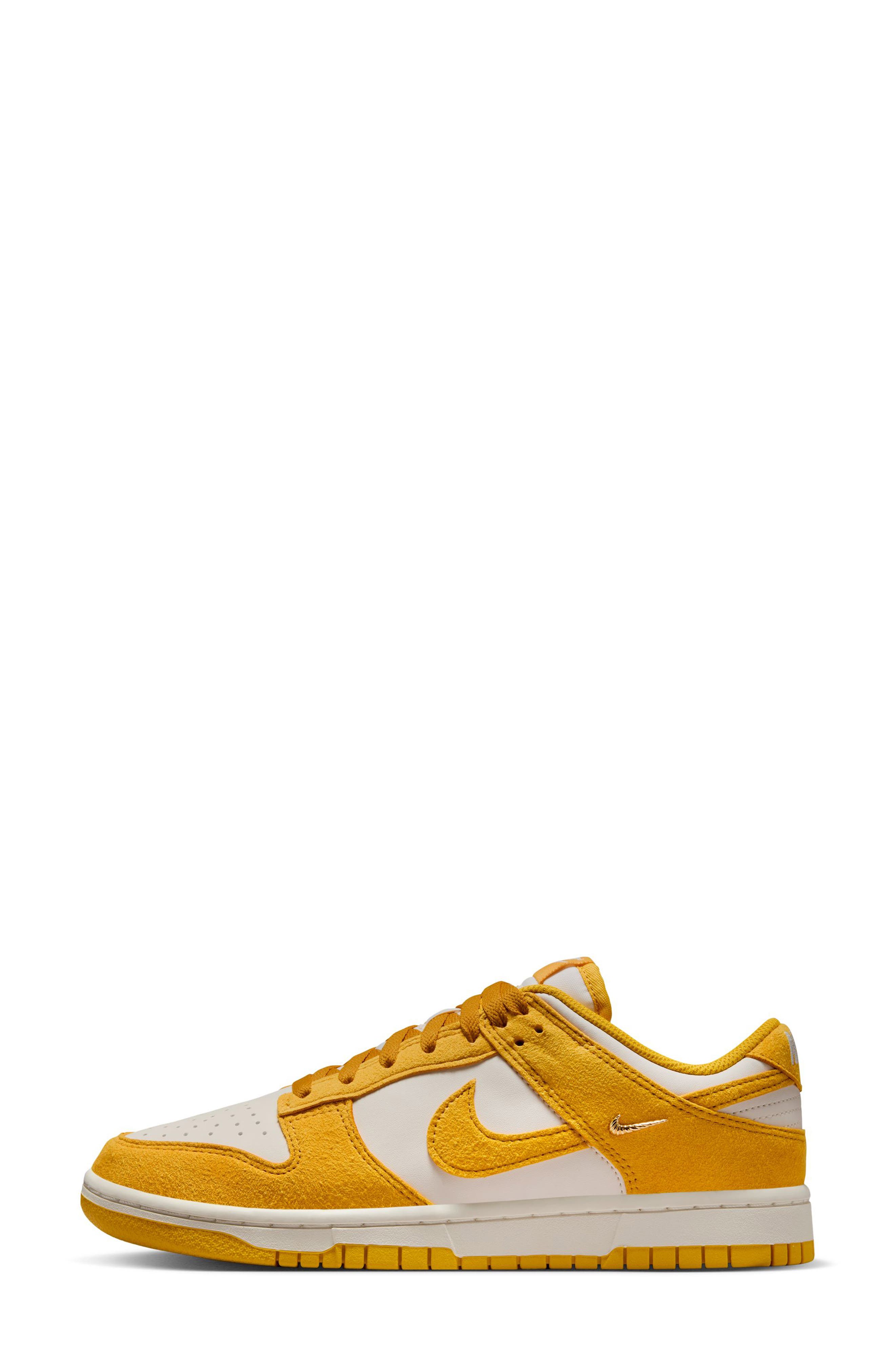 Женские кроссовки Nike Dunk Low Basketball Sneaker — фото 2