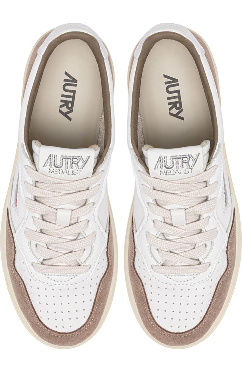 AUTRY Medalist Low Sneaker, Alternate, color, White/ Tobacco