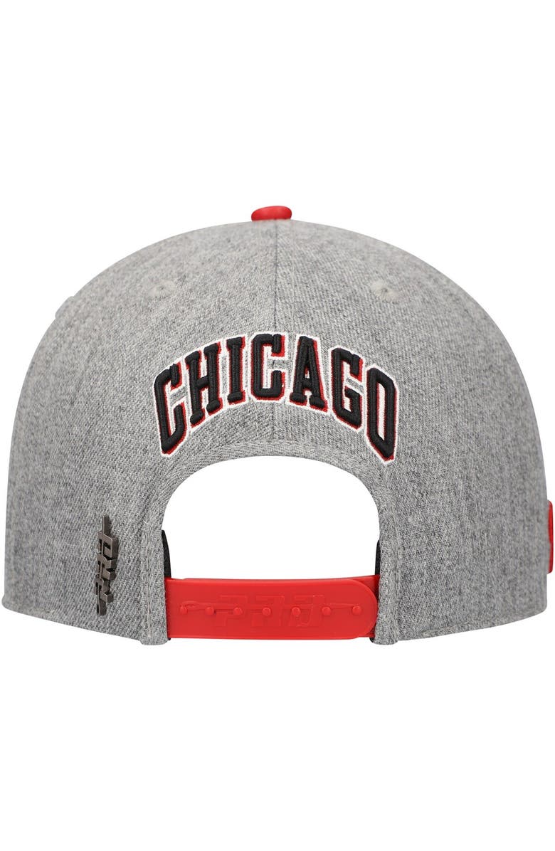 PRO STANDARD Men's Pro Standard Gray/Red Chicago Bulls Classic Logo Two-Tone Snapback Hat, Alternate, color, Gray