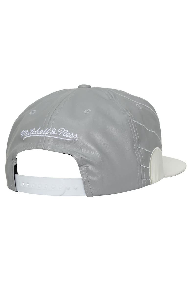 Gray/White Chicago Bulls Day 12 Two-Tone Faux Leather Snapback Hat, Alternate, color, Gray