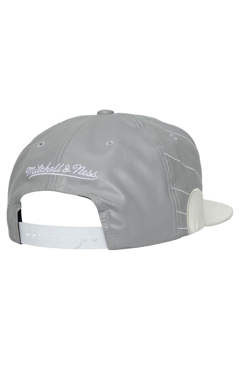 Mitchell & Ness Gray/White Chicago Bulls Day 12 Two-Tone Faux Leather Snapback Hat, Alternate, color, Gray