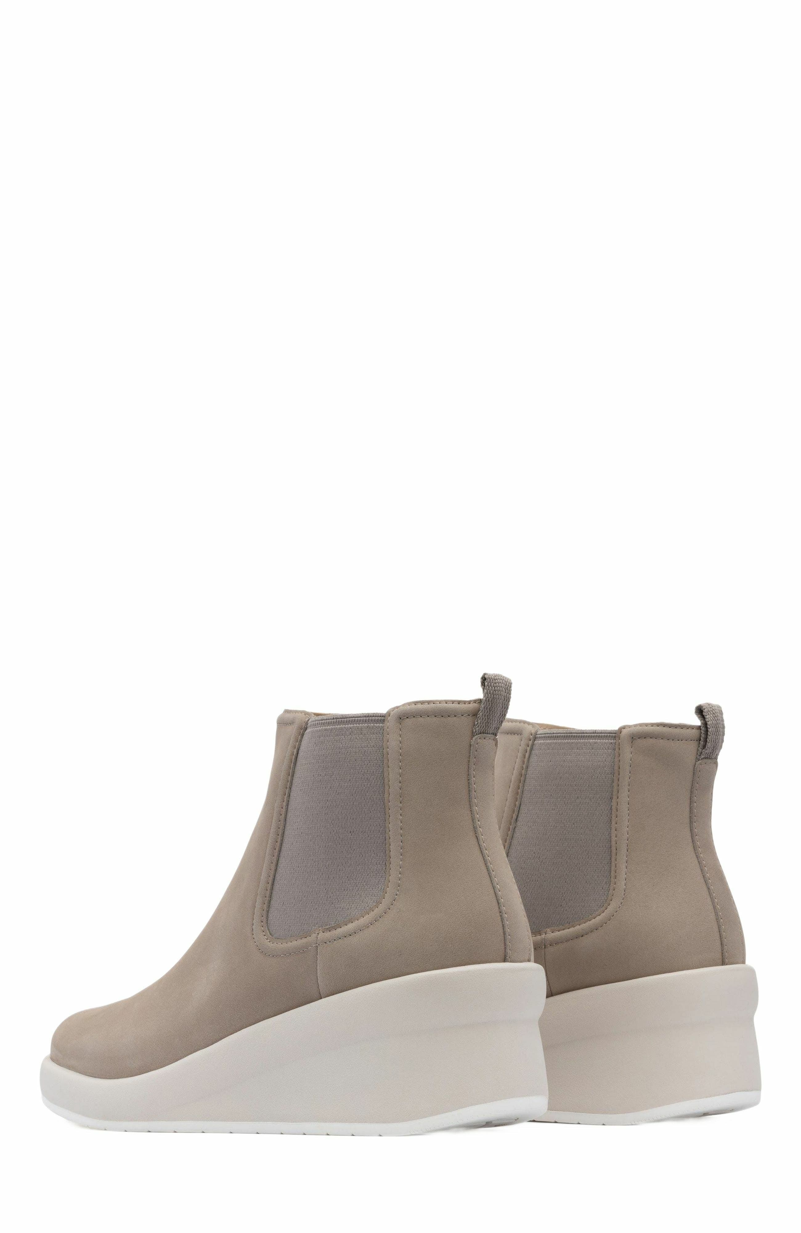 Passage Chelsea Boot, Alternate, color, Tan - Metatarsal