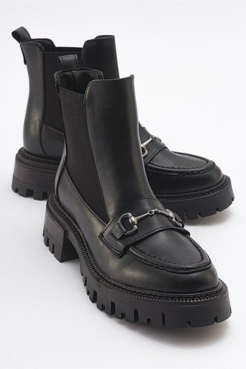 Prologue Shoes Vesper Buckled Chelsea Boot In Black