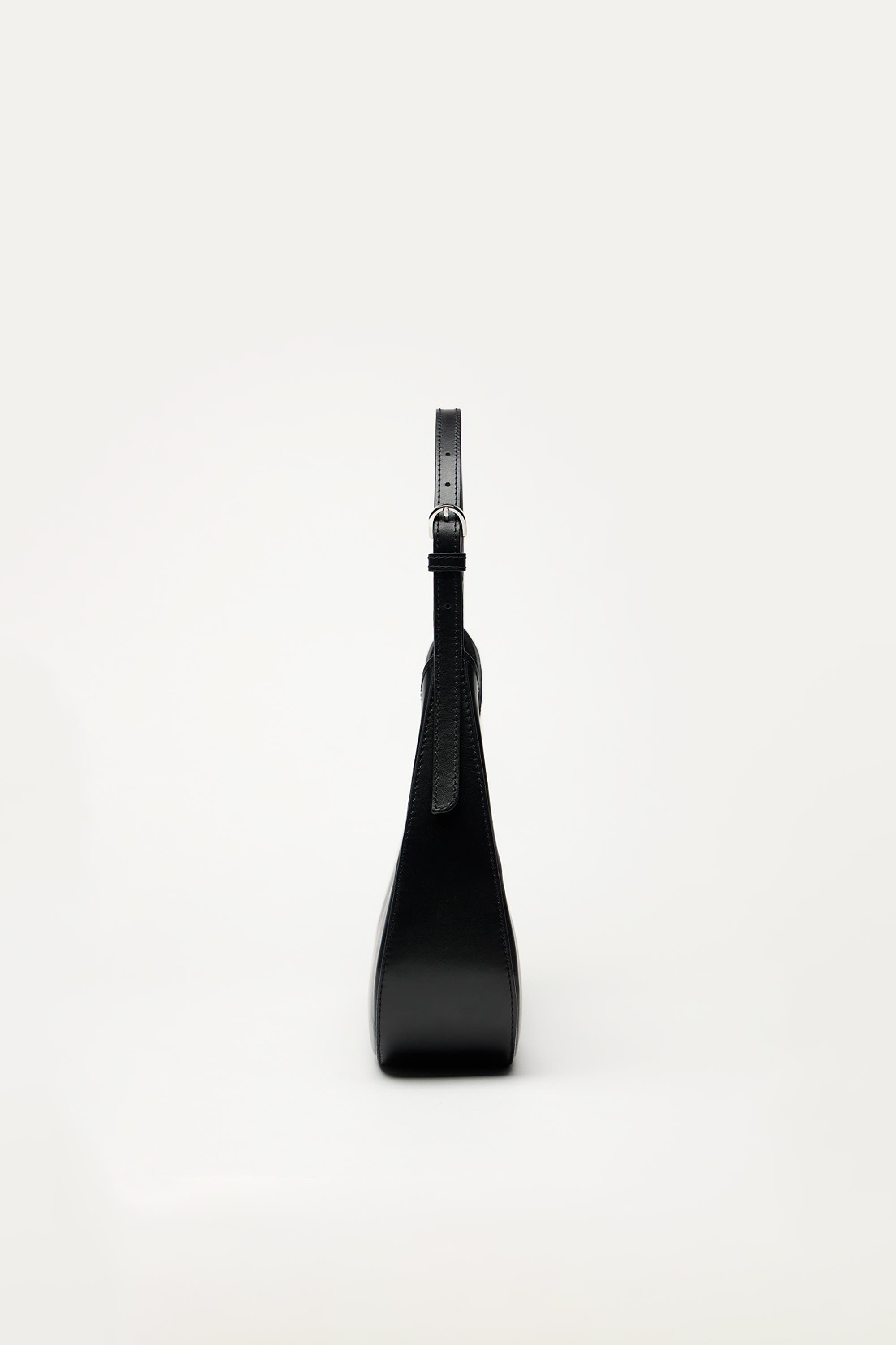 Want Les Essentiels Arch Smooth Leather Shoulder Bag, Alternate, color, Black