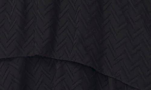 VINCE CAMUTO VINCE CAMUTO FOUR TIERED FLUTTER SLEEVE CHIFFON MIDI DRESS