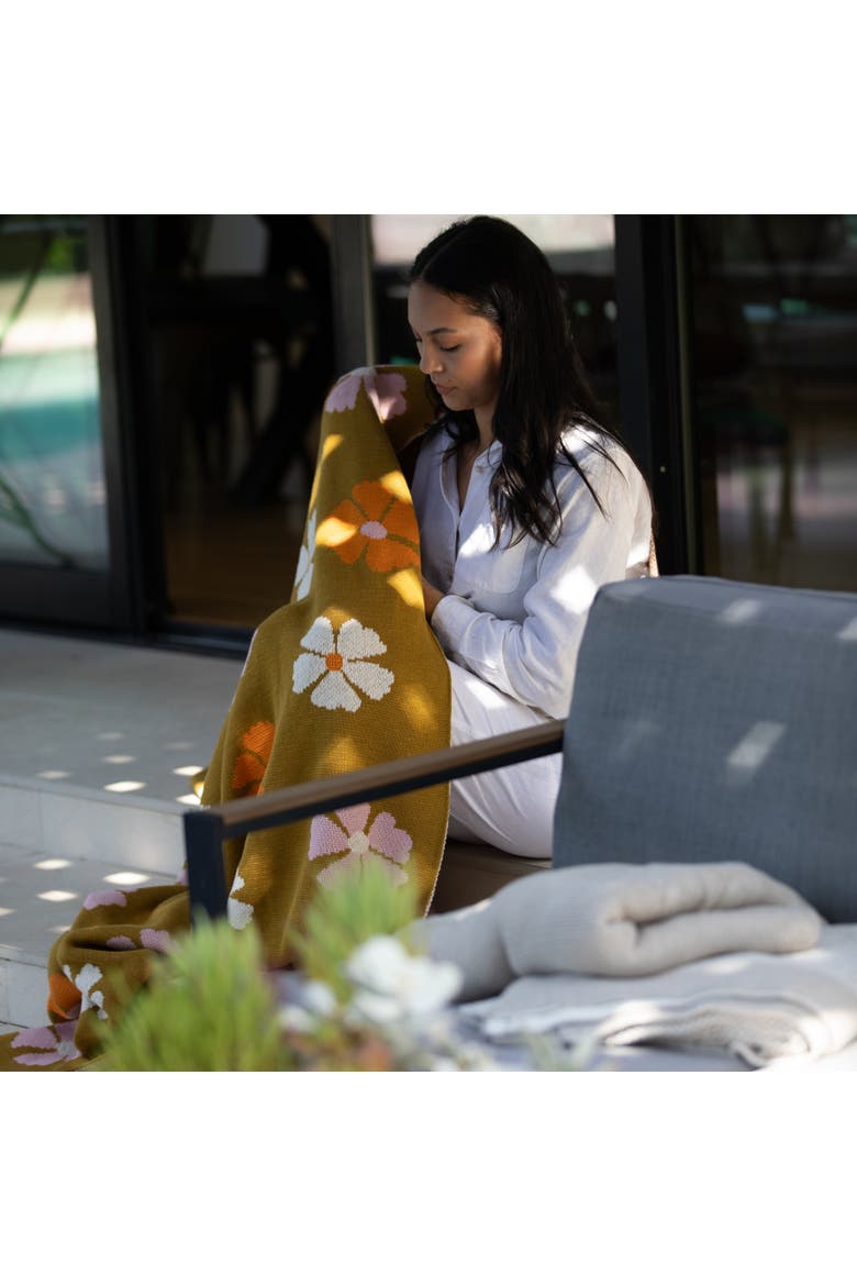 Flower Organic Cotton Throw Blanket, Alternate, color, Bush green