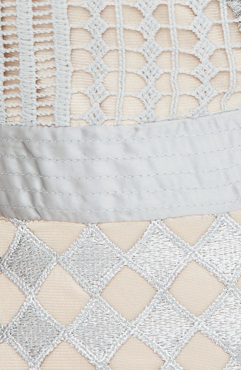 Missguided Lace Body-Con Dress, Alternate, color, 