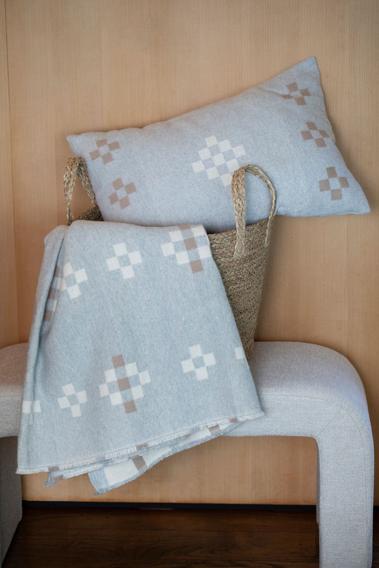 Amber Quilt Throw, Alternate, color, Grey