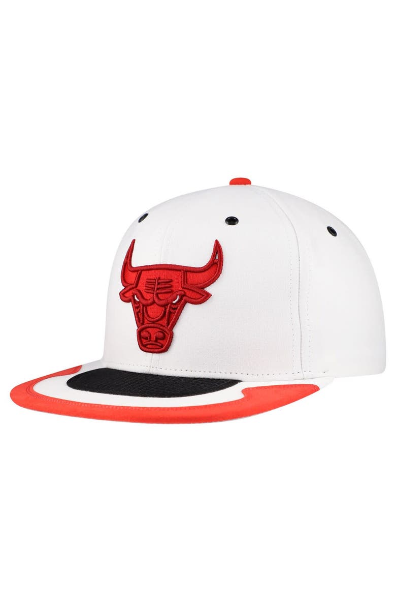 Mitchell & Ness Men's Mitchell & Ness White Chicago Bulls Day 4 Snapback Hat, Main, color, White
