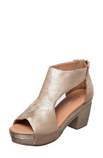 Antelope Teague Metallic Sandal In Gold In Gold