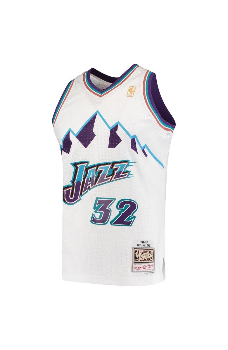 Mitchell & Ness Men's Mitchell & Ness Karl Malone White Utah Jazz 1996/97 Hardwood Classics Swingman Jersey, Alternate, color, 