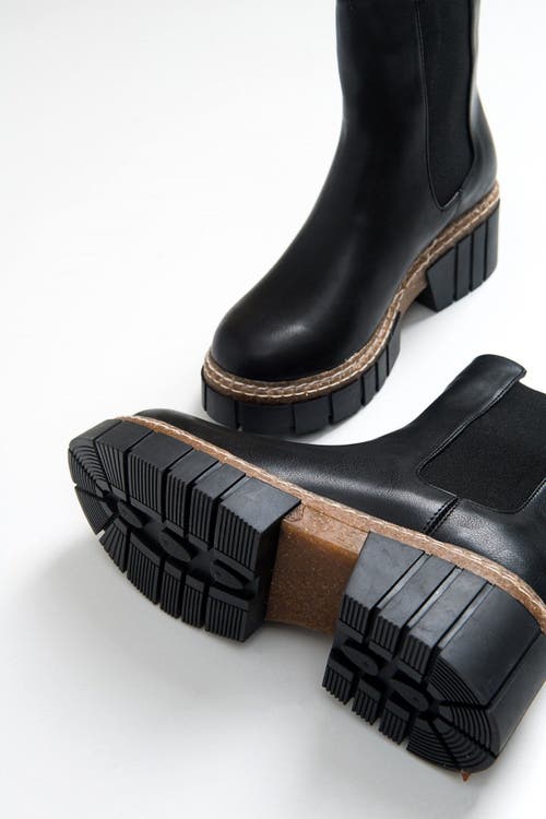 Prologue Shoes Luz Block Heel Boot In Black
