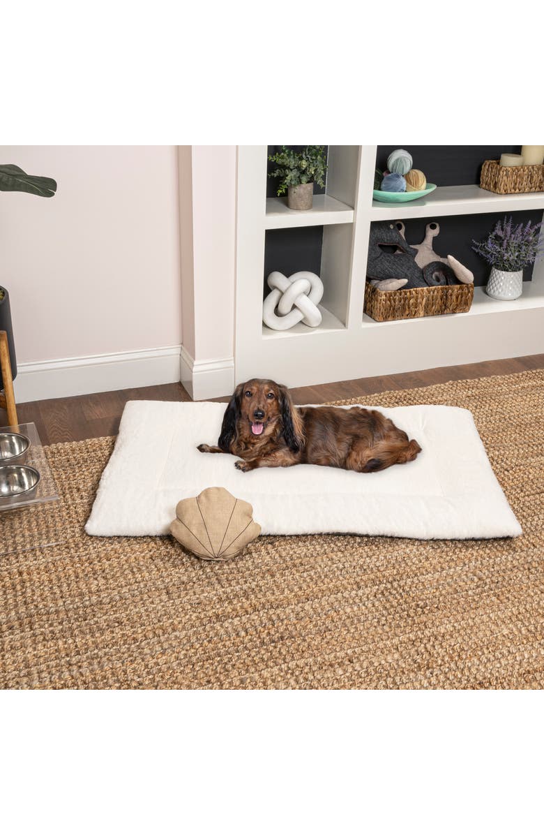 The Licker Store Flora Extra Large Classic Cottage Linen/Plush Ultra Soft Reversible Pet Bed & Crate Mat with Washable Cover, Alternate, color, 