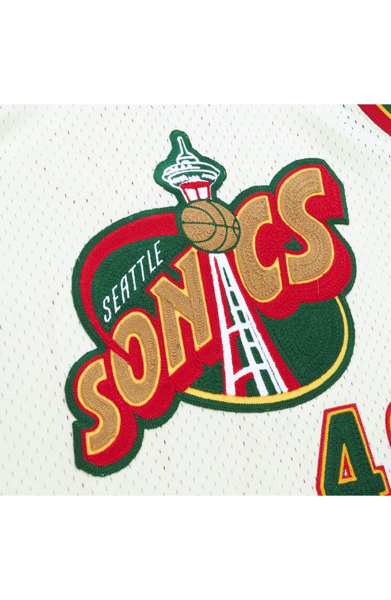 Mitchell & Ness Men's Mitchell & Ness Shawn Kemp Cream Seattle SuperSonics Chainstitch Swingman Jersey, Alternate, color, 
