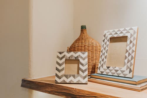Matr Boomie Varuna Gray And White Picture Frame In White