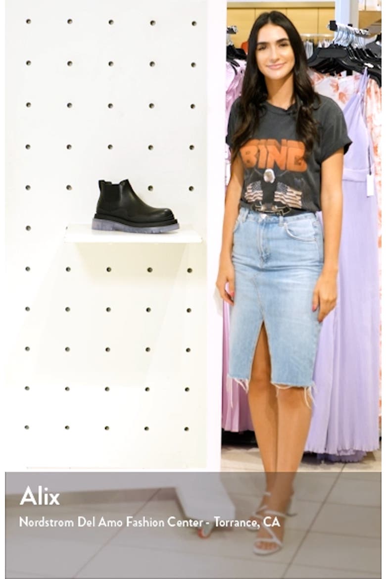 Tire Chelsea Boot video