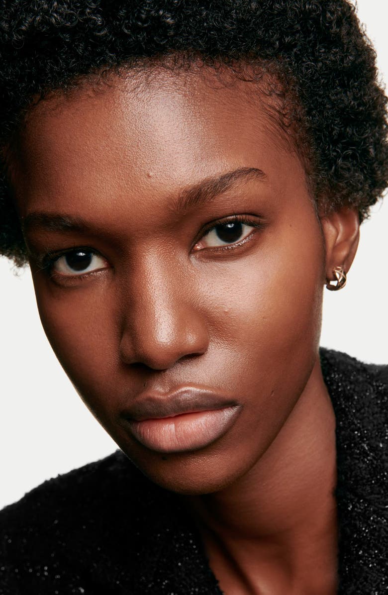 CHANEL N°1 DE CHANEL REVITALIZING FOUNDATION Illuminates - Moisturizer - Protects, Alternate, color, Br132