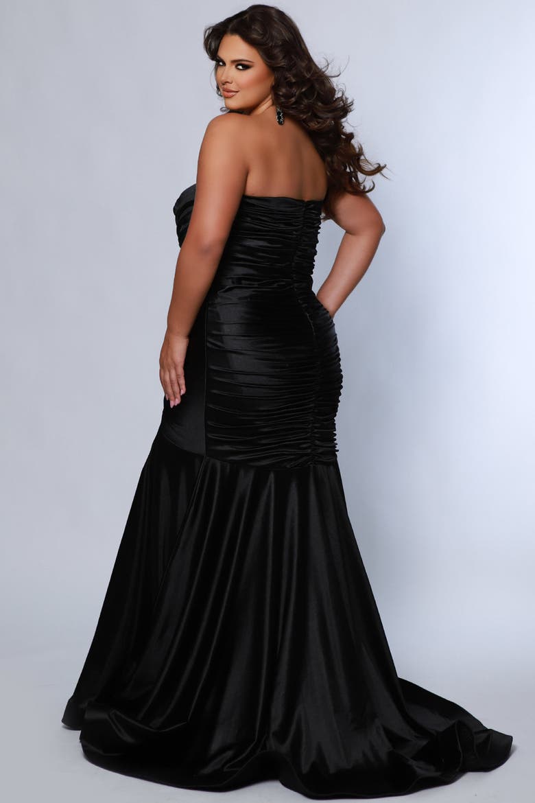 Fitted Strapless Sweetheart Neckline Plus Size Evening Gown, Alternate, color, Black