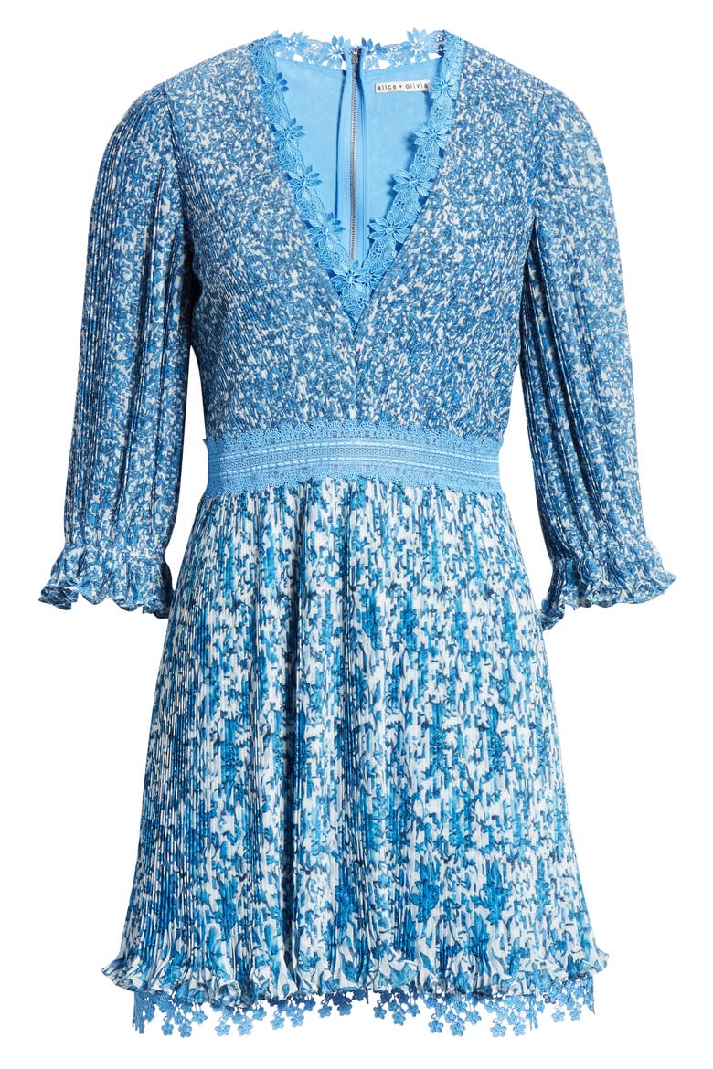 Jonna Plissé V-Neck Dress, Alternate, color, HEPATICA SFT WHITE/ CORNFLOWER