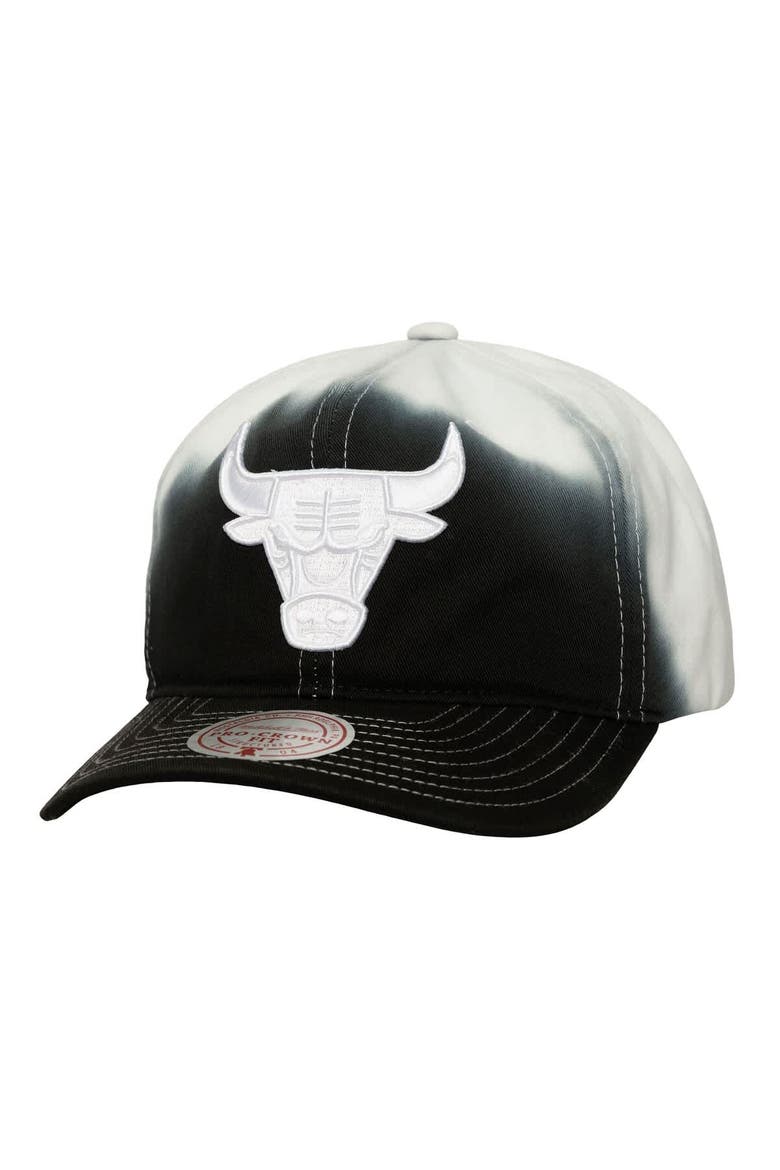 Men's Mitchell & Ness  Black/White Chicago Bulls Dip Dye Pro Crown Adjustable Hat, Main, color, Black
