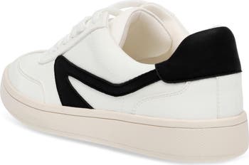 Voyage Sneaker