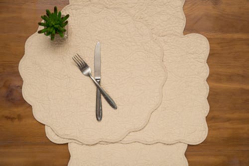 C & F Home C&f Home Christiana Khaki Reversible Machine Washable Round Scallop Quilt Placemats Set Of 6 In Neutral