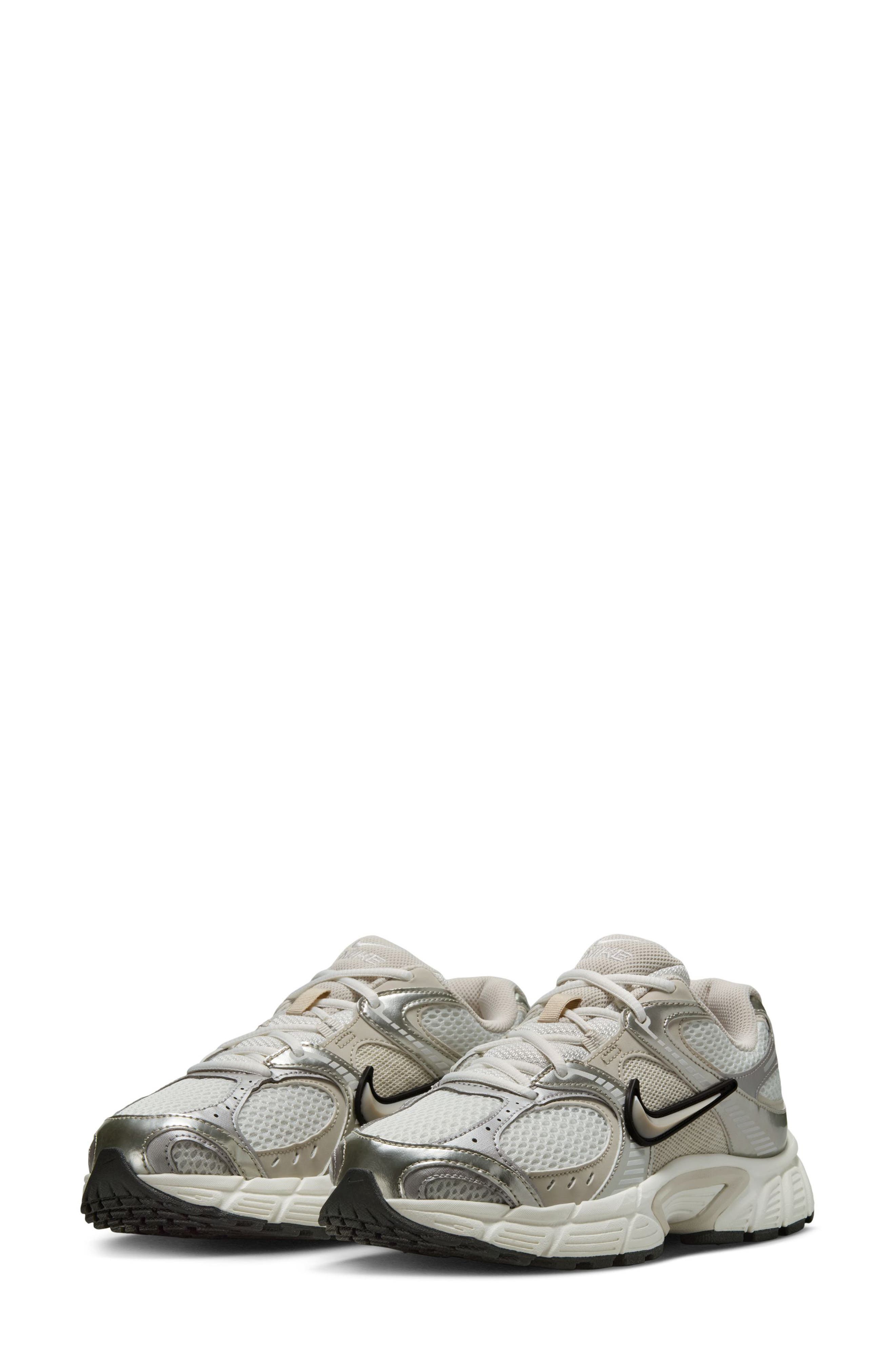  Summit White/ Light Brown