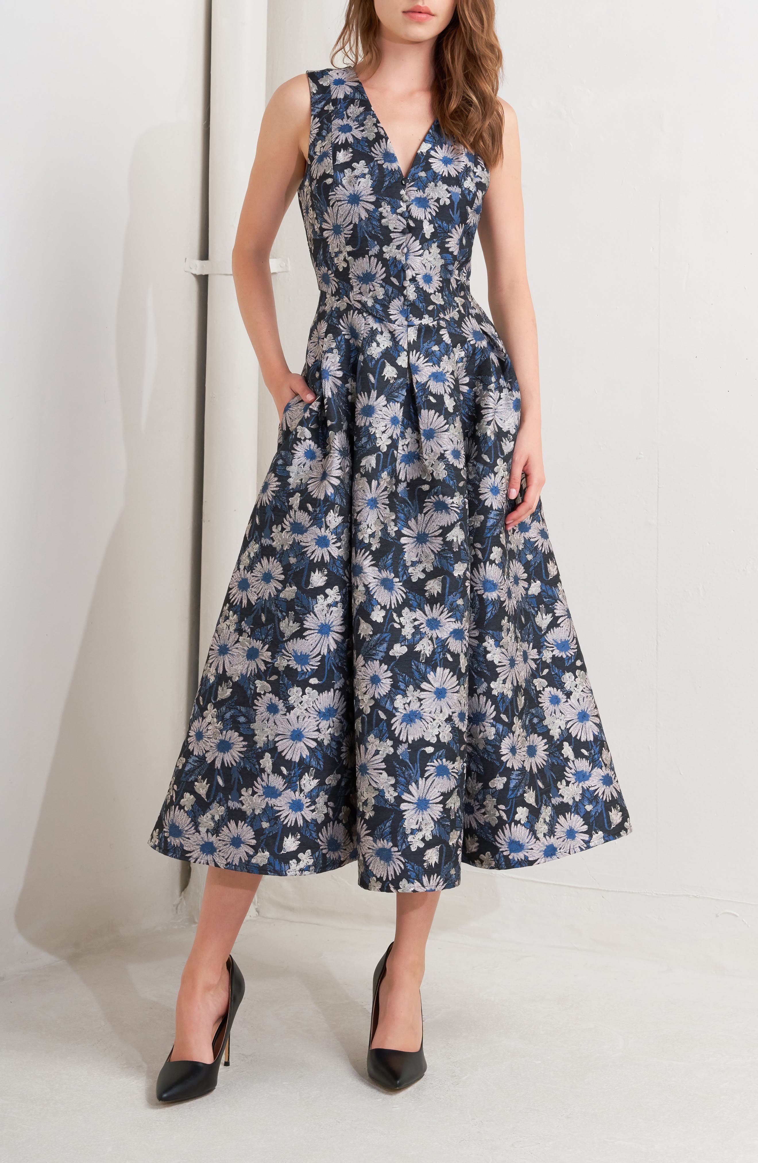 Floral Jacquard A-Line Midi Dress in Black