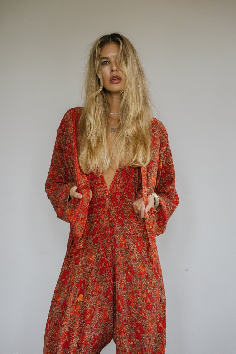 The Set Taylor, Alternate, color, Red Floral