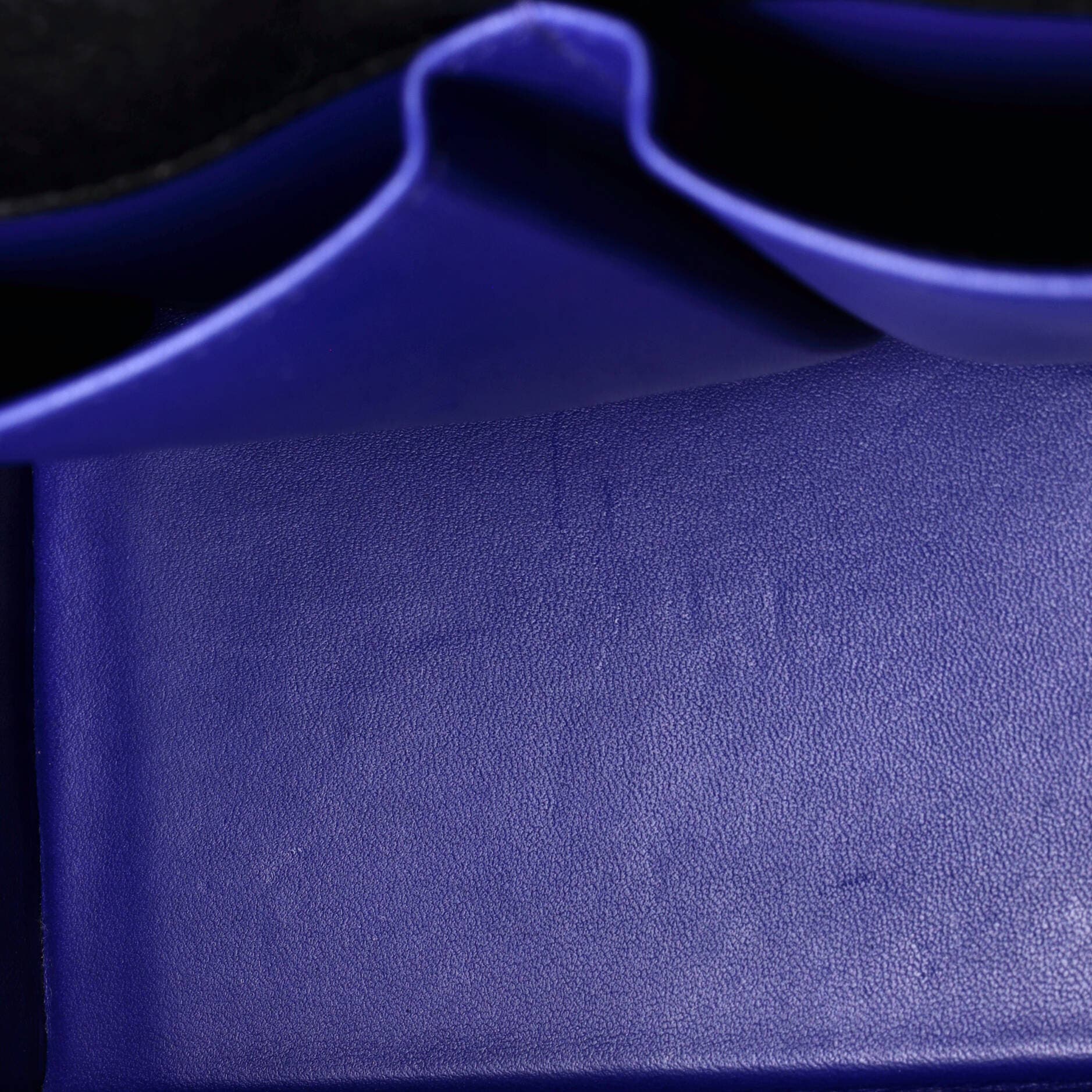 Pre-Owned Hermes Cinhetic Top Handle Bag Verso Chevre Mysore, Alternate, color, Verso - Noir/Bleu Electrique