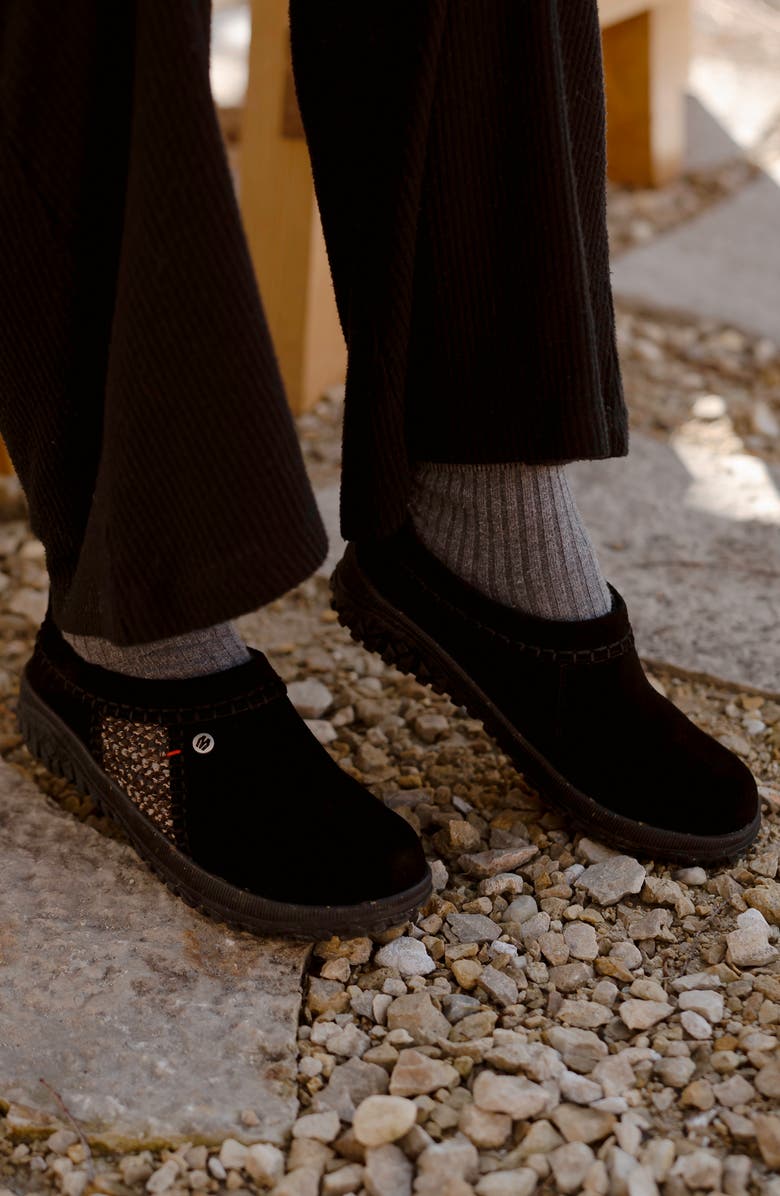 Minnetonka Tamarra Fleece Lined Slipper, Alternate, color, Black