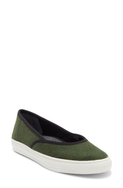 <p>Crossover Sneaker Flat (Women)</p>