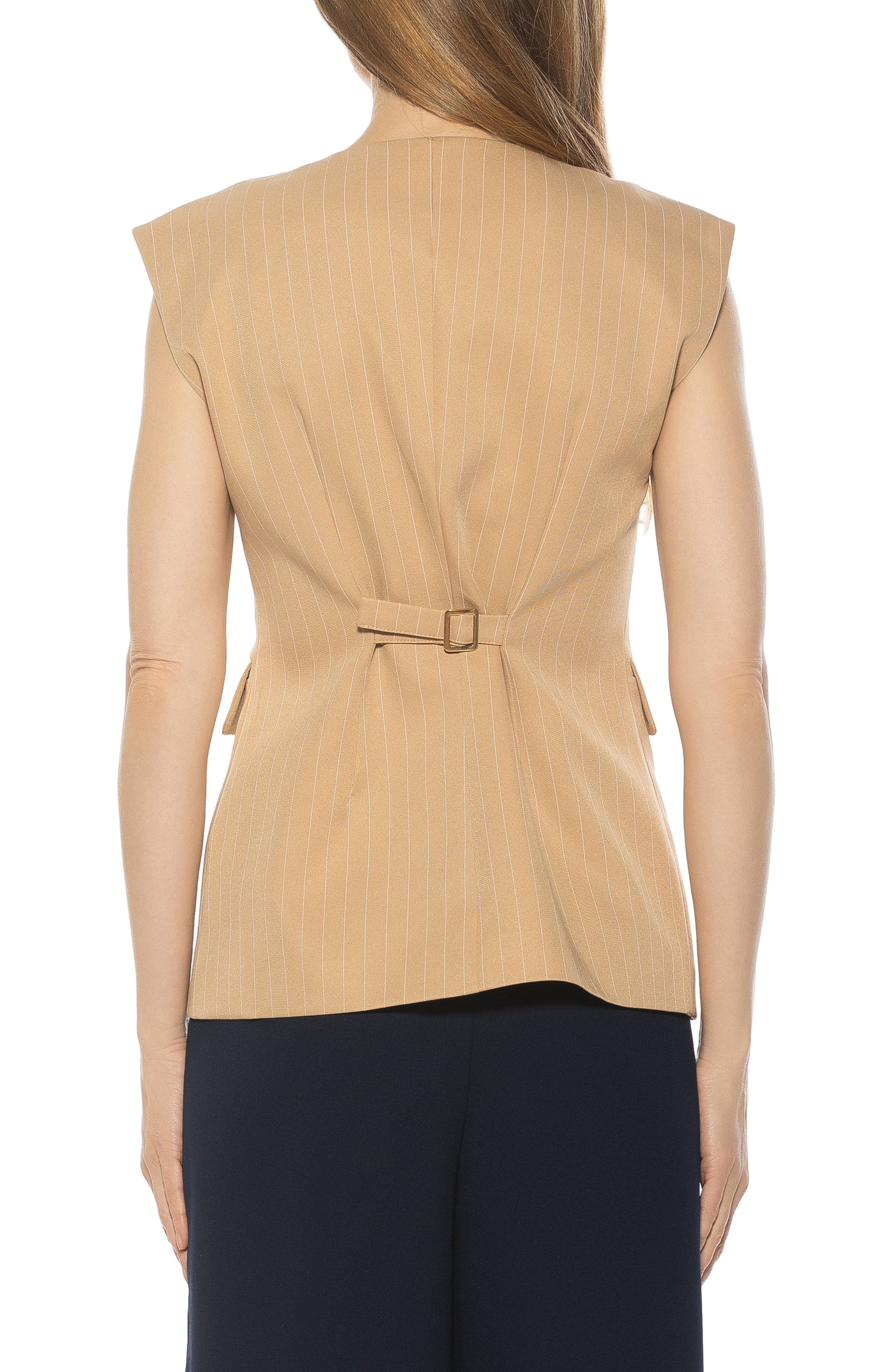 Pia Vest - image 4