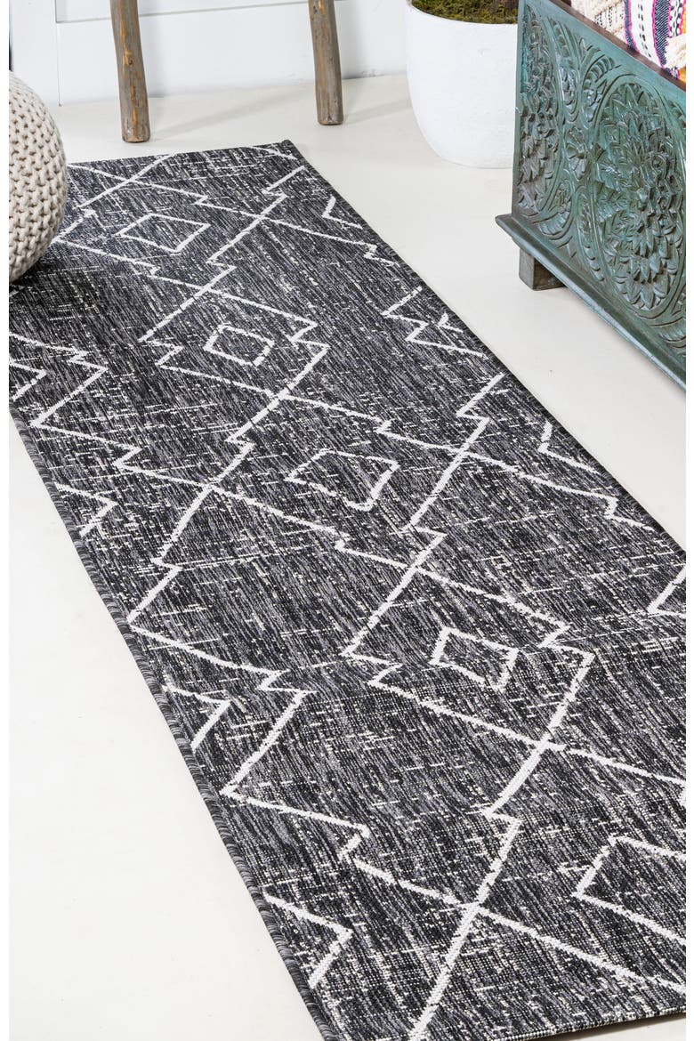 Carwa  Diamond Trellis Indoor/Outdoor Area Rug, Alternate, color, Black/Ivory