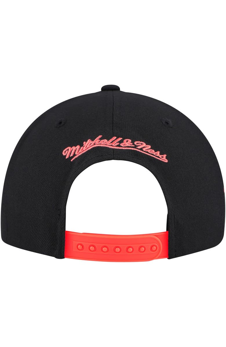 Mitchell & Ness Men's Mitchell & Ness Black Chicago Bulls Core Snapback Hat, Alternate, color, 