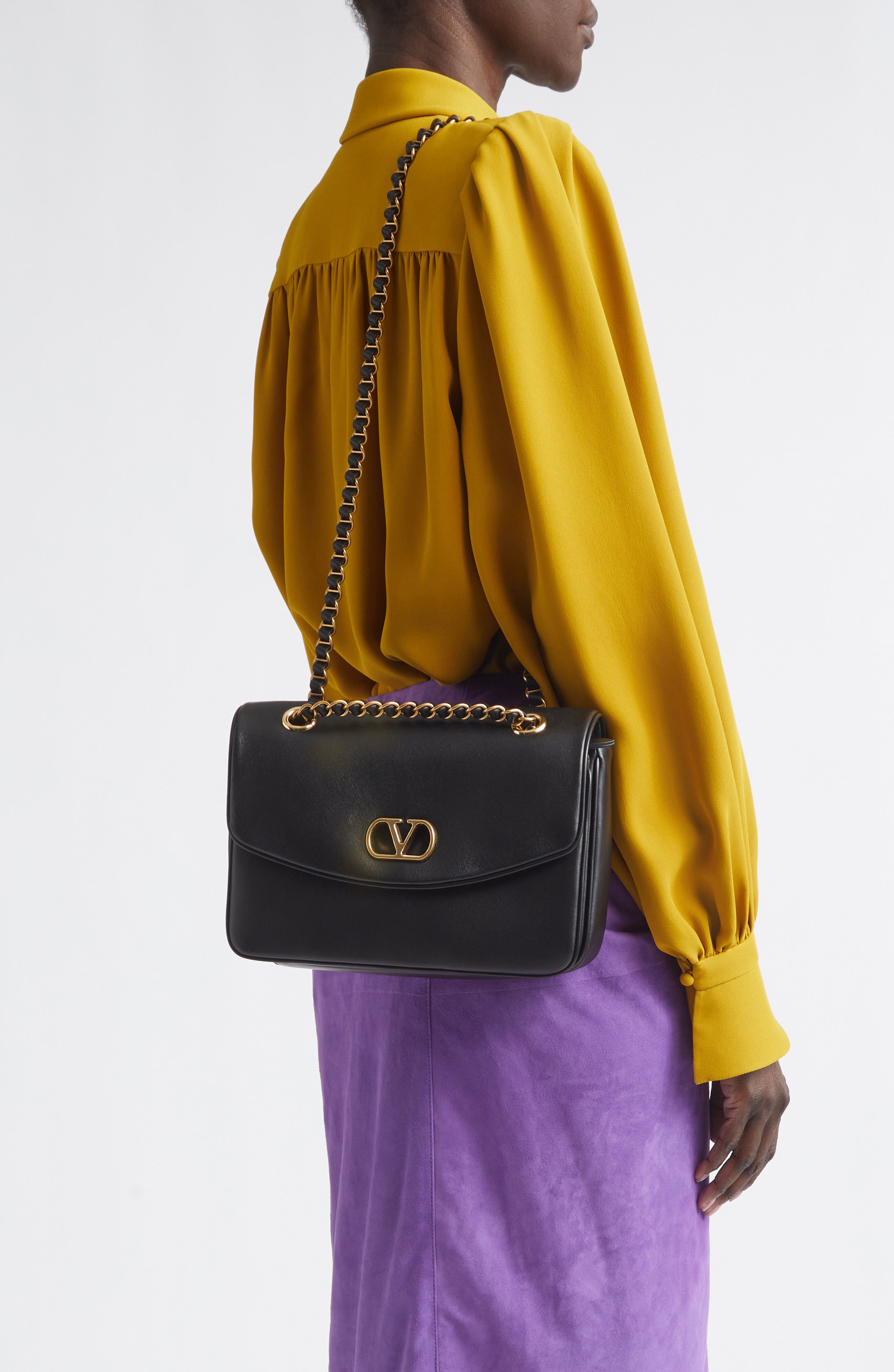 Valentino Garavani Djuna Shoulder Bag, Alternate, color, Black