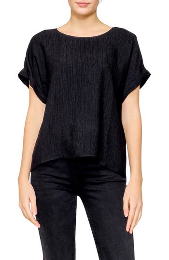 Melloday Cuffed Short Sleeve Plissé Top In Black