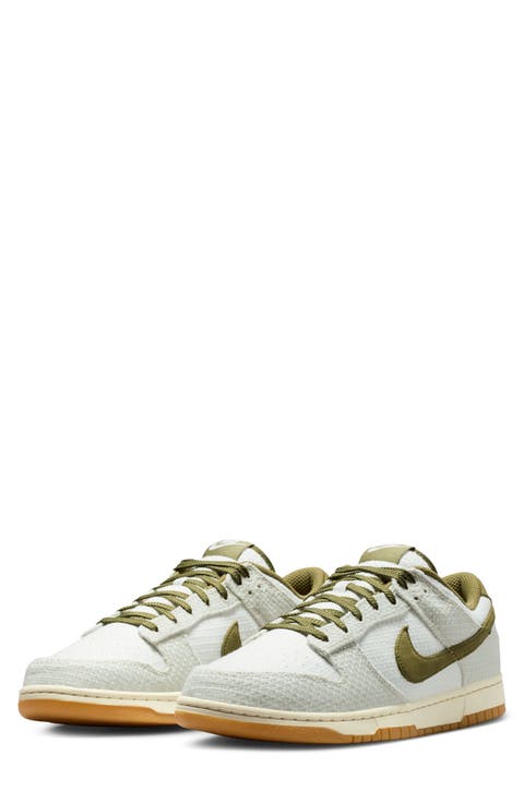 Dunk Low Retro SE Basketball Sneaker (Men)