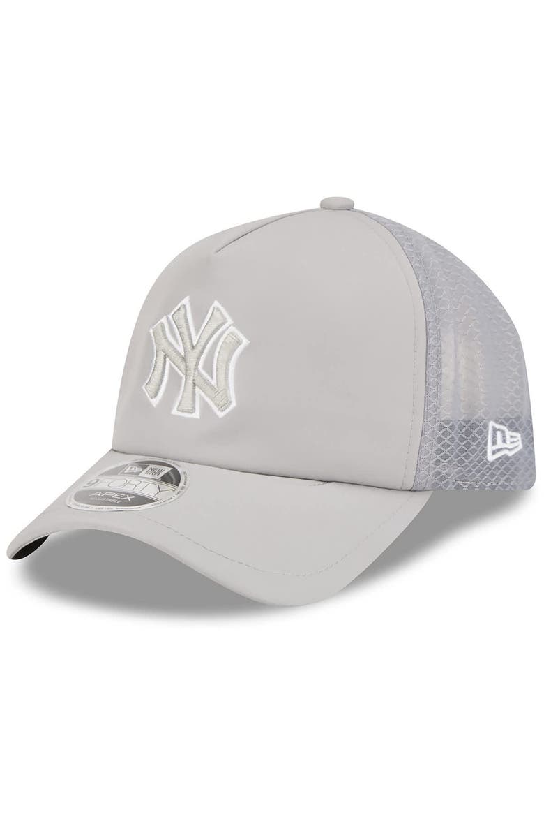 Men's New Era Gray New York Yankees 2026 Batting Practice Apex 9FORTY Adjustable Trucker Hat, Main, color, Gray