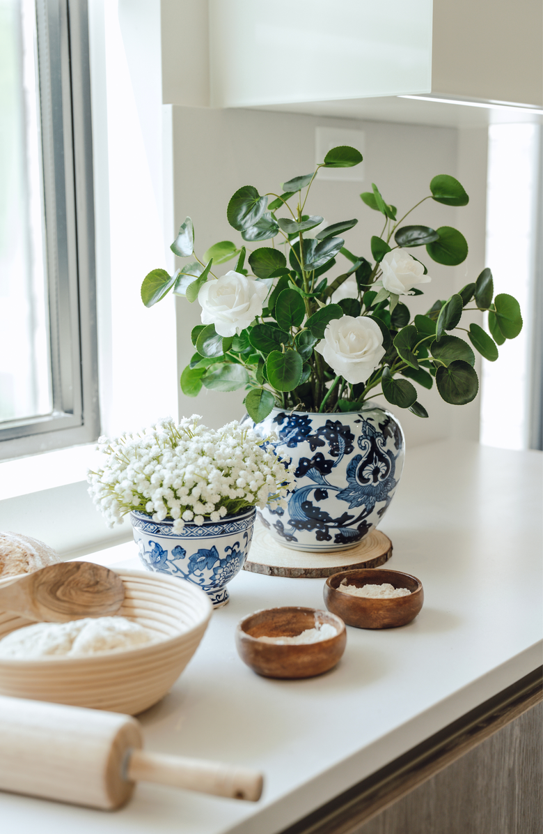 CocoBella Cosette RealTouch Toile Rose arrangement, Alternate, color, White