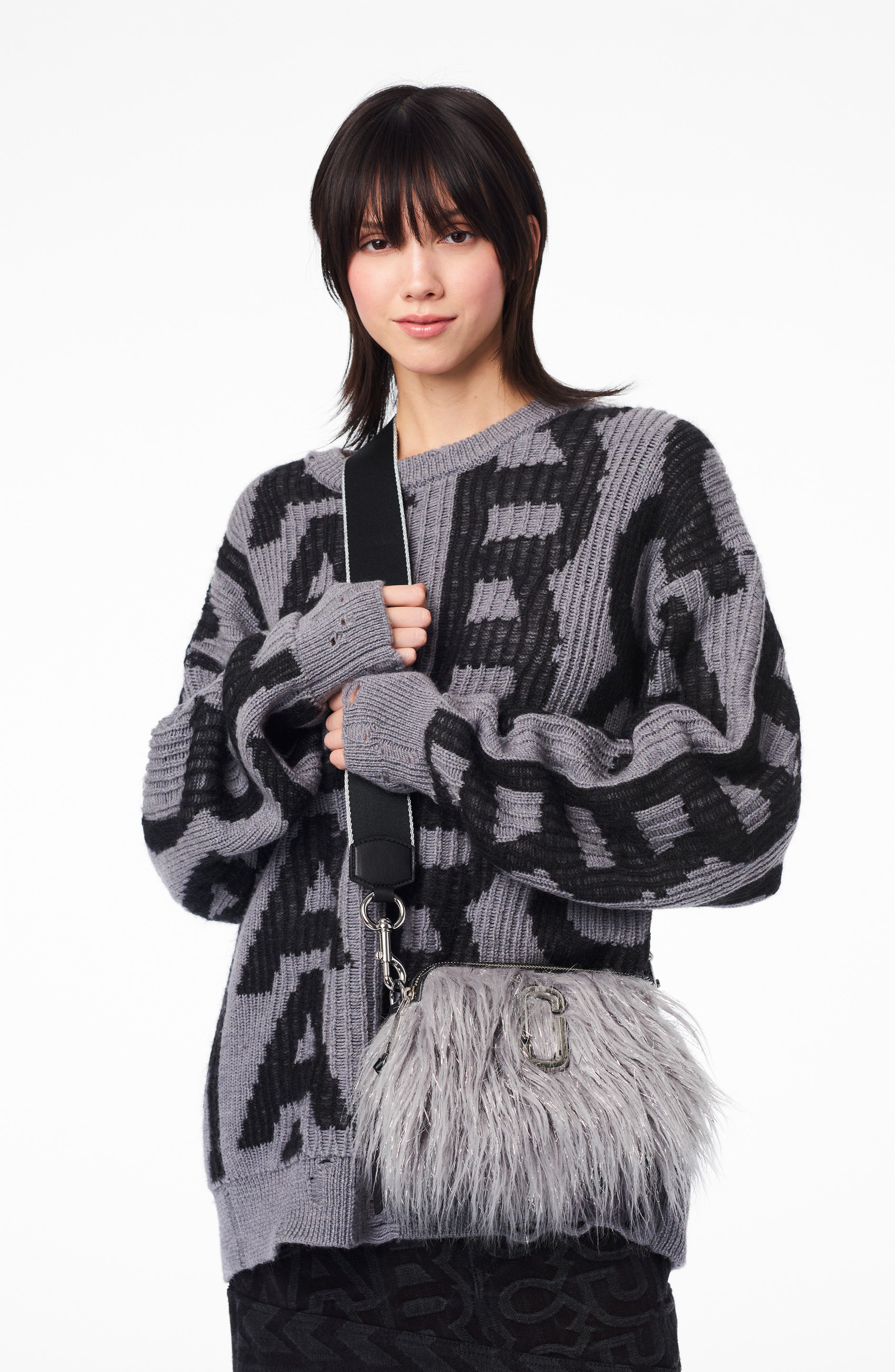ꕤ︎︎ぽこぽんꕤ︎︎No.145フェザー with minibagチャーム·̩͙꒰ঌ Marc Jacobs The Creature Snapshot Faux Fur Crossbody Bag (Women