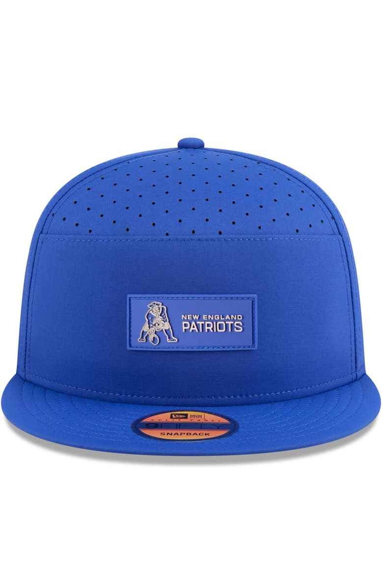 New Era Men's New Era Royal New England Patriots 2025 Sideline Throwback Split Panel 9FIFTY Snapback Hat, Alternate, color,