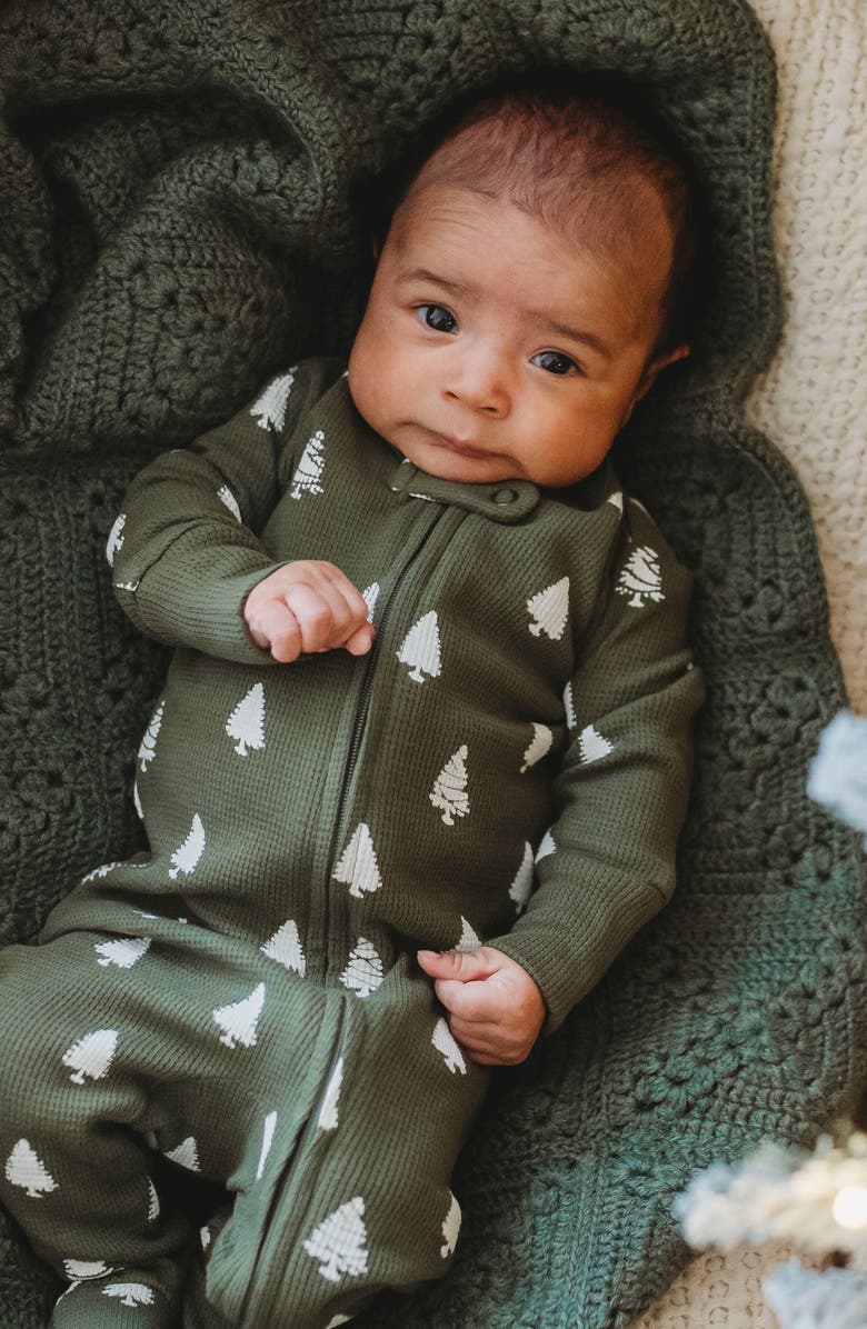 L'ovedbaby Holiday Print Fitted One-Piece Organic Cotton Footie Pajamas & Hat Set, Alternate, color, Frosty Pine