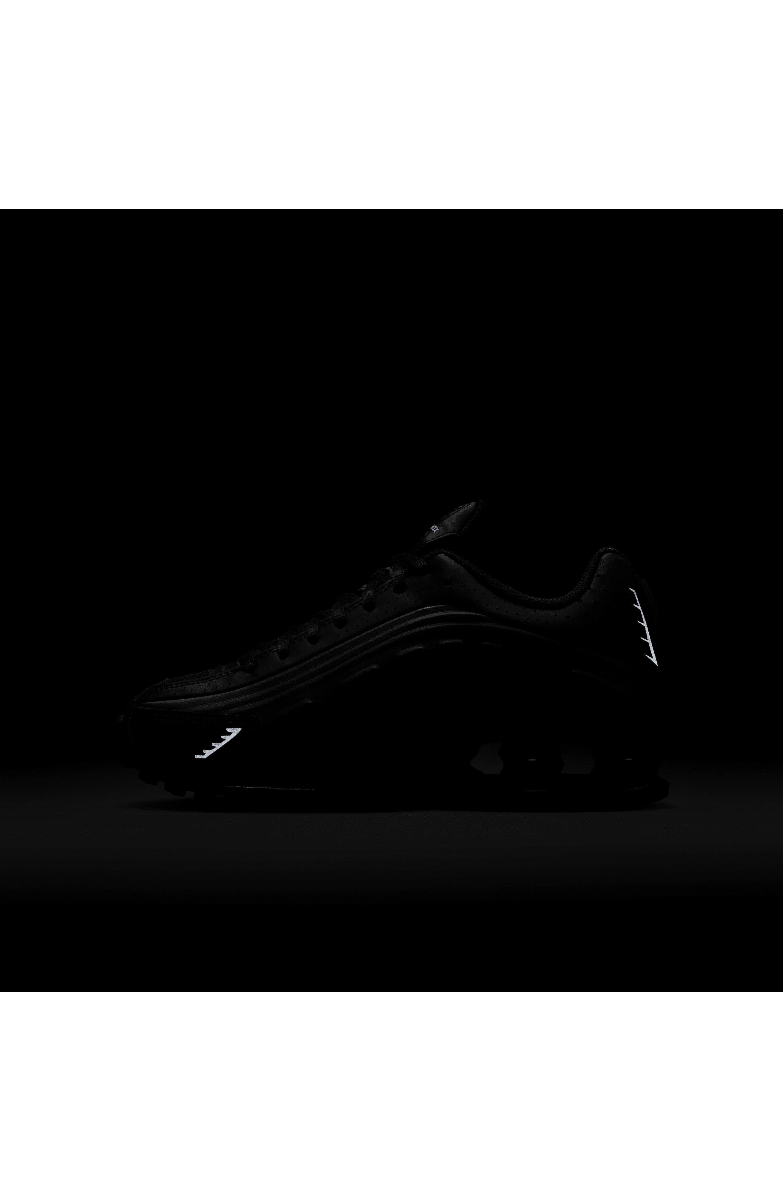 Shox R4 Sneaker | Nordstrom