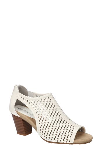 EASY STREET EASY STREET AMIRA LASER CUT PUMP