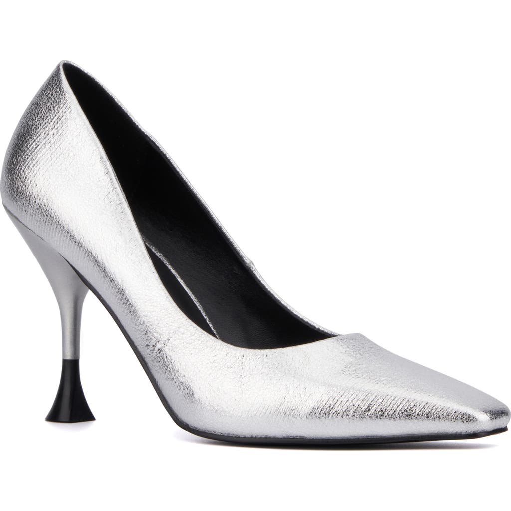 Torgeis Kamana Pointed Toe Pump